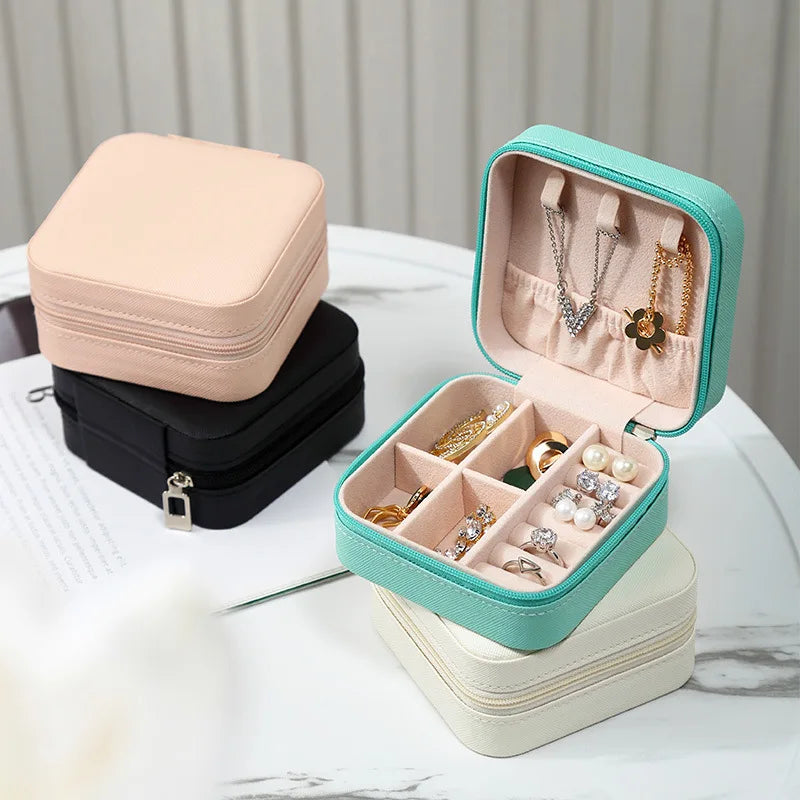 Boîte à bijoux de voyage compacte – 10 × 10 × 5 cm – vue complémentaire 2